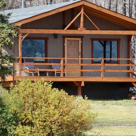 Woodlands Fishin Resort Puntzi Lake 外观 照片